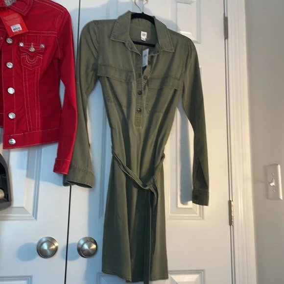 Gap casual green khaki dress with tags. Never worn - Picture 2 of 4